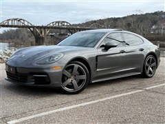 2017 Porsche Panamera 