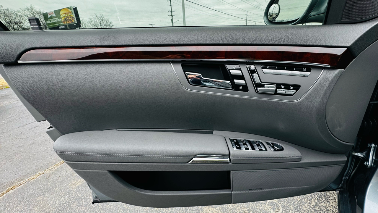 Mercedes-Benz S-Class S550 2008