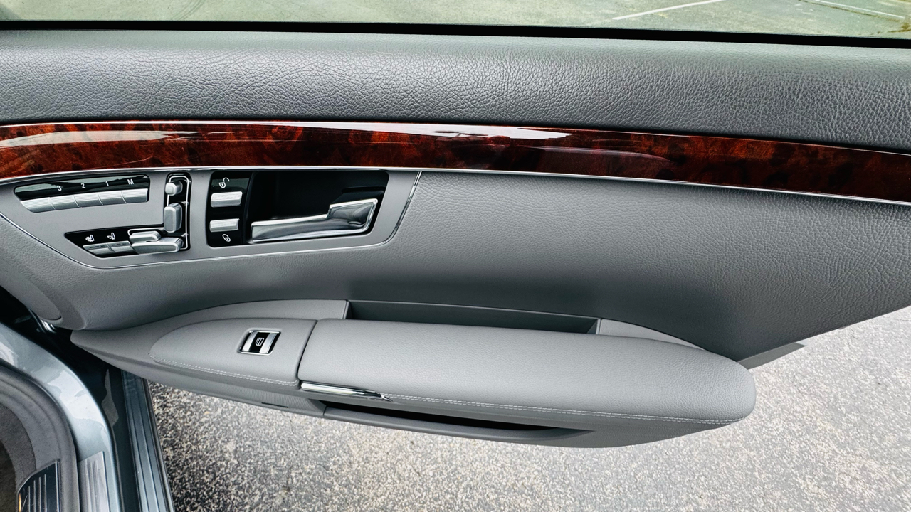 Mercedes-Benz S-Class S550 2008