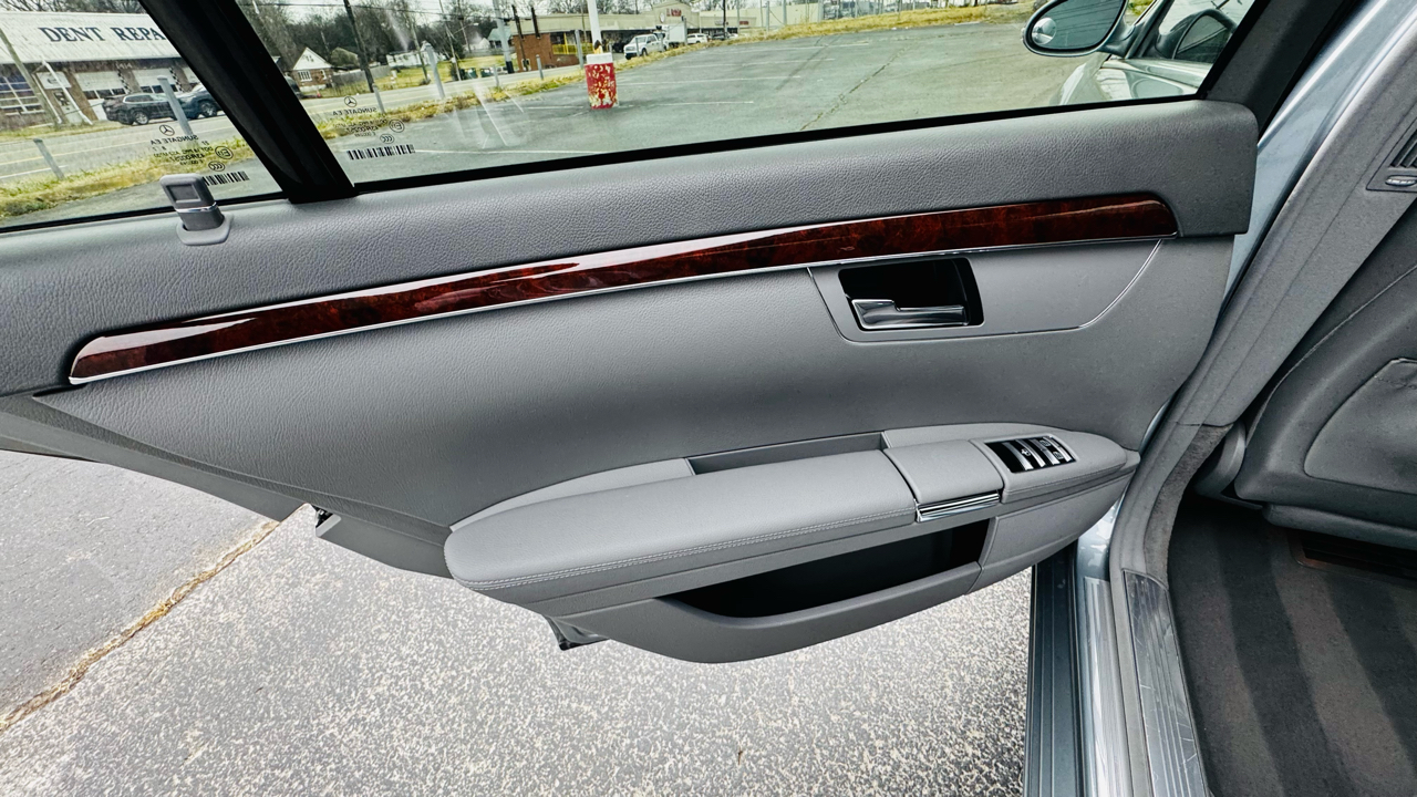 Mercedes-Benz S-Class S550 2008