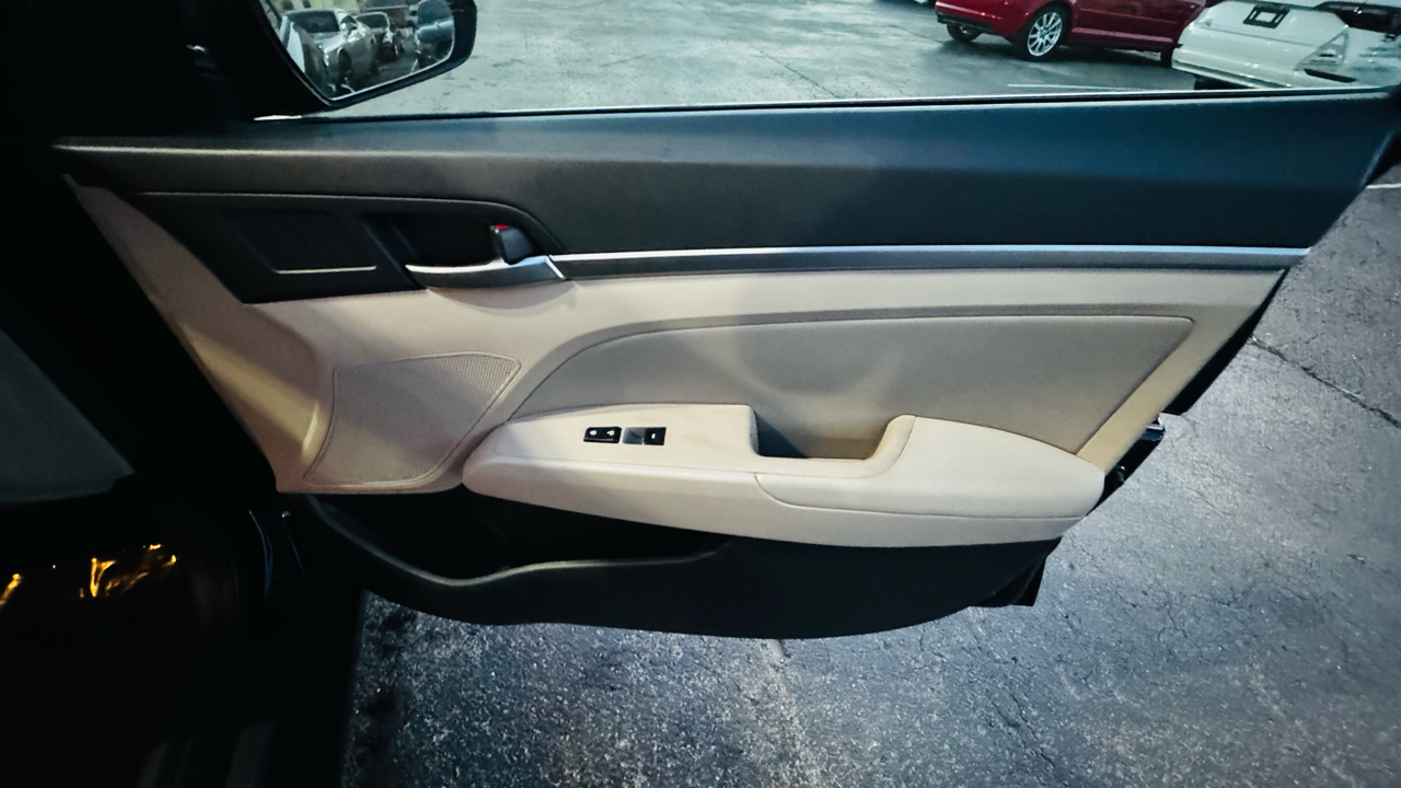 Hyundai Elantra Limited 2019