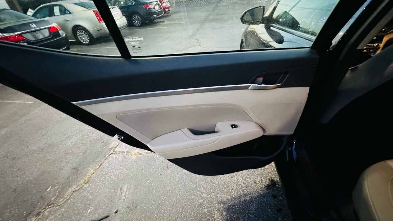 Hyundai Elantra Limited 2019