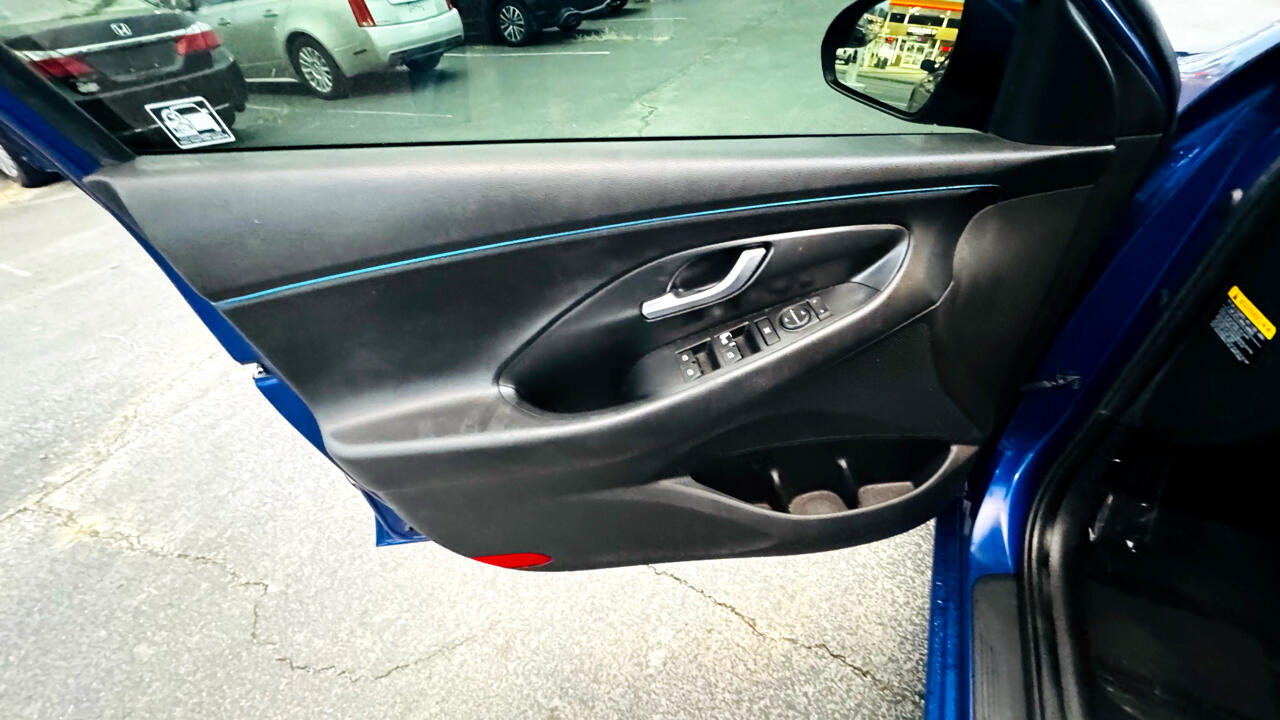 Hyundai Elantra GT Base 6A 2019