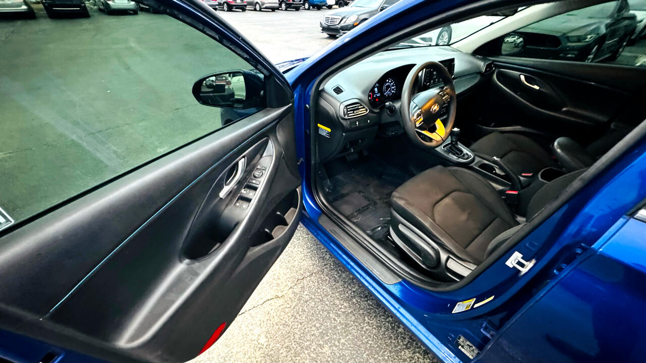 Hyundai Elantra GT Base 6A 2019