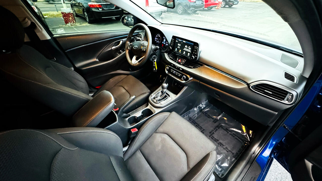 Hyundai Elantra GT Base 6A 2019