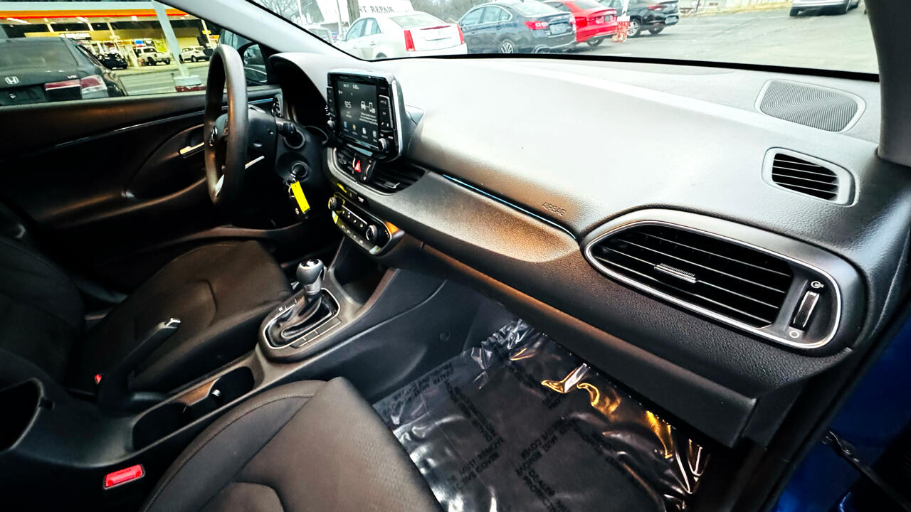 Hyundai Elantra GT Base 6A 2019