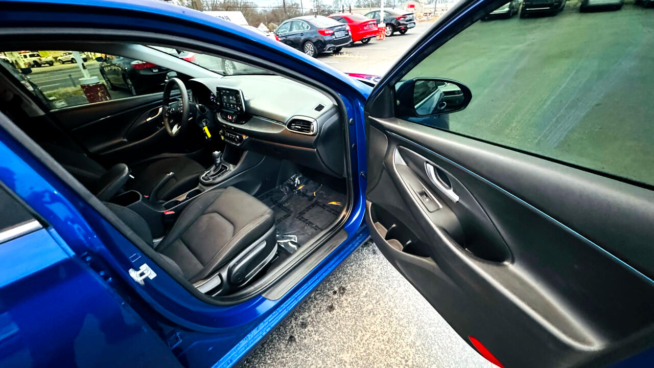 Hyundai Elantra GT Base 6A 2019