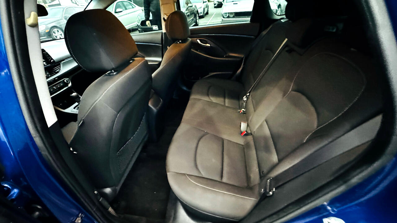 Hyundai Elantra GT Base 6A 2019