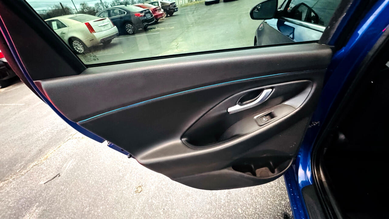 Hyundai Elantra GT Base 6A 2019