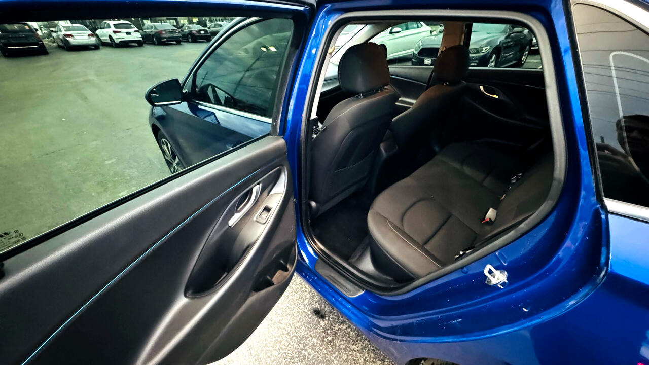 Hyundai Elantra GT Base 6A 2019