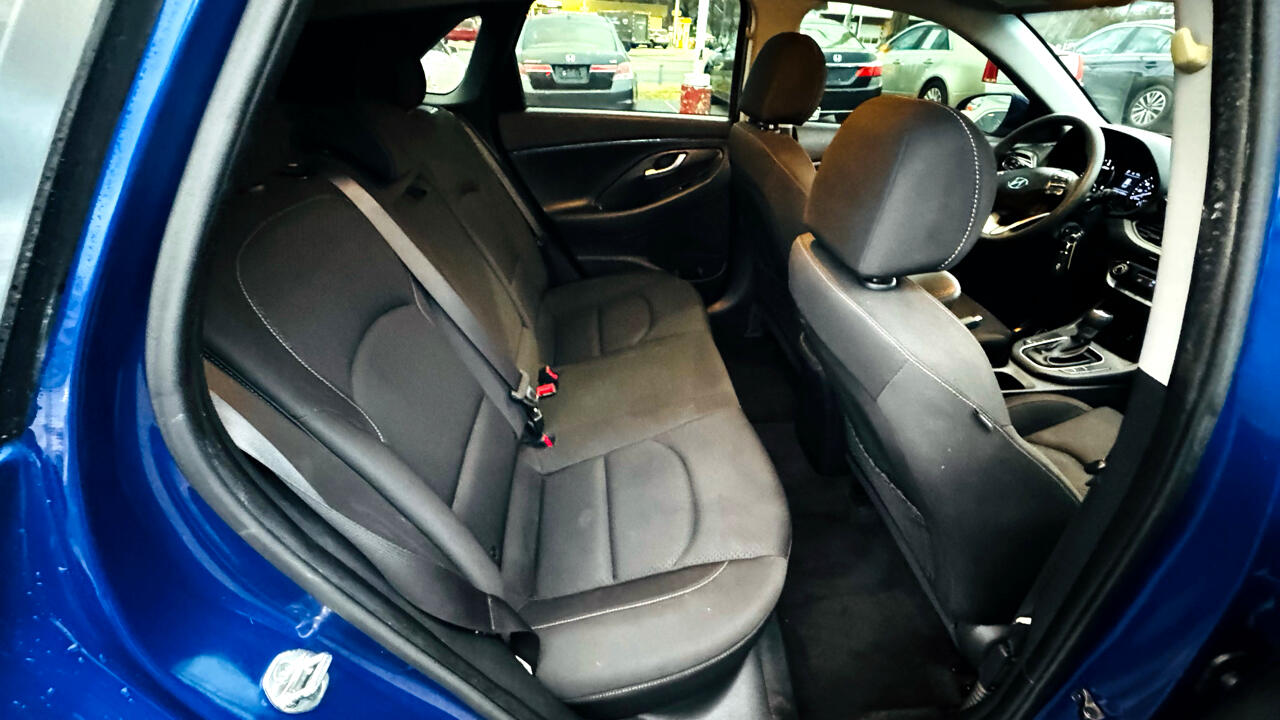 Hyundai Elantra GT Base 6A 2019