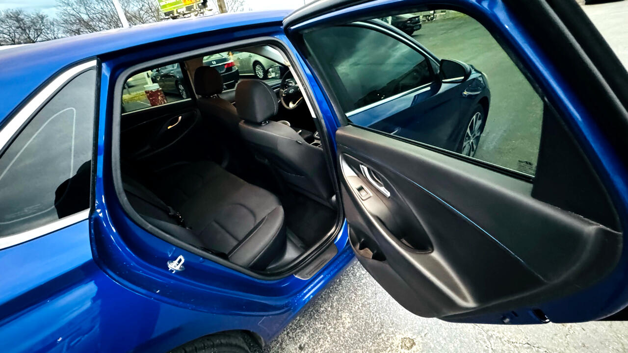 Hyundai Elantra GT Base 6A 2019