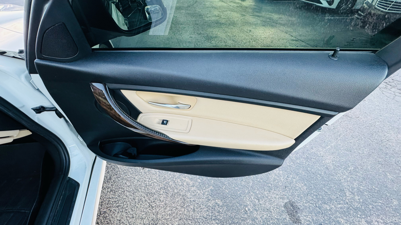 BMW 3-Series 320i Sedan 2017