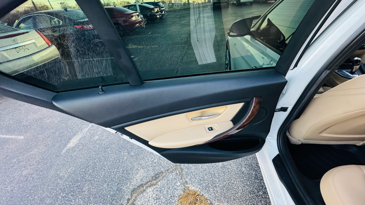 BMW 3-Series 320i Sedan 2017