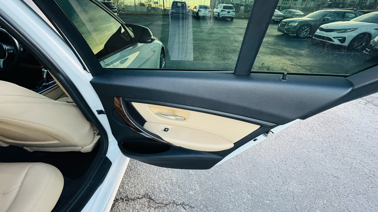 BMW 3-Series 320i Sedan 2017