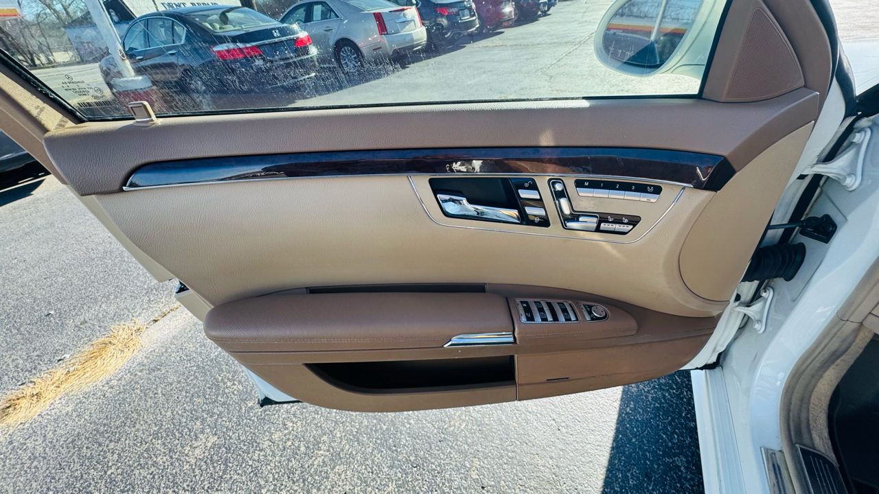 Mercedes-Benz S-Class S550 2007