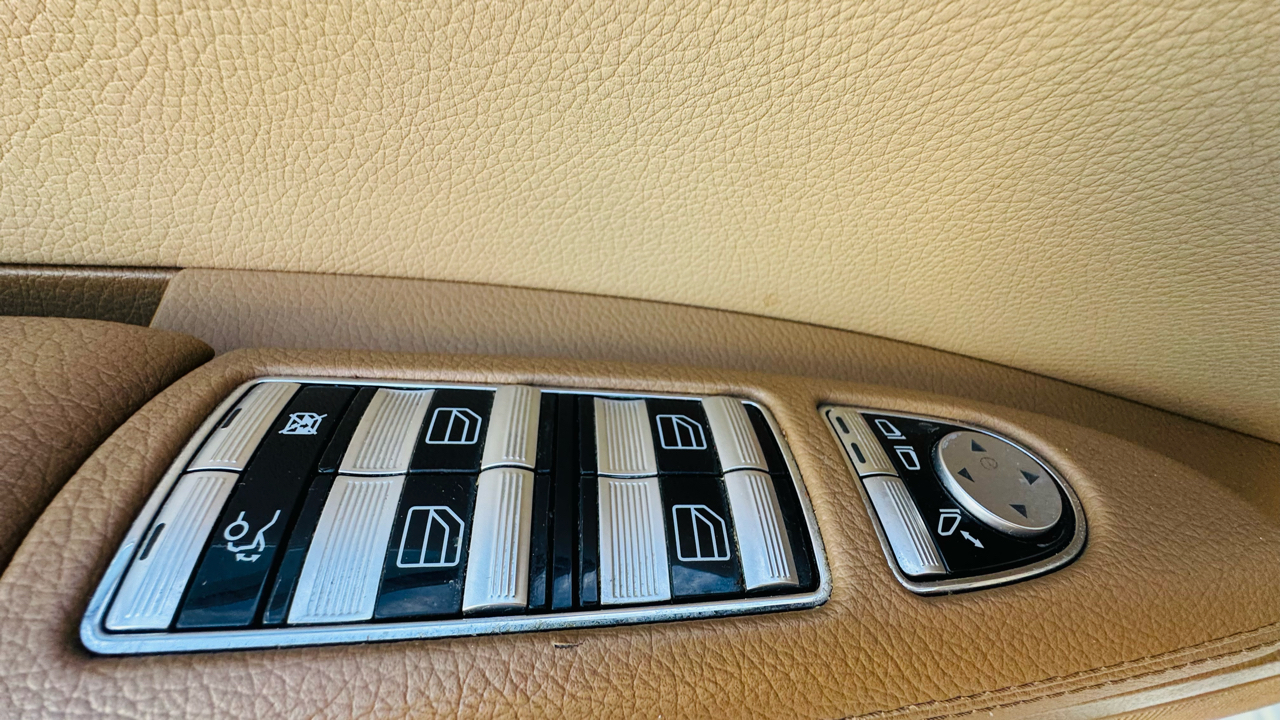 Mercedes-Benz S-Class S550 2007