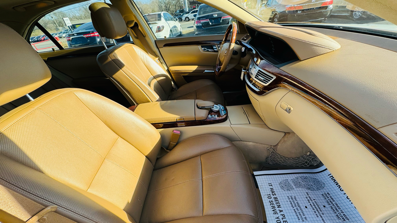 Mercedes-Benz S-Class S550 2007