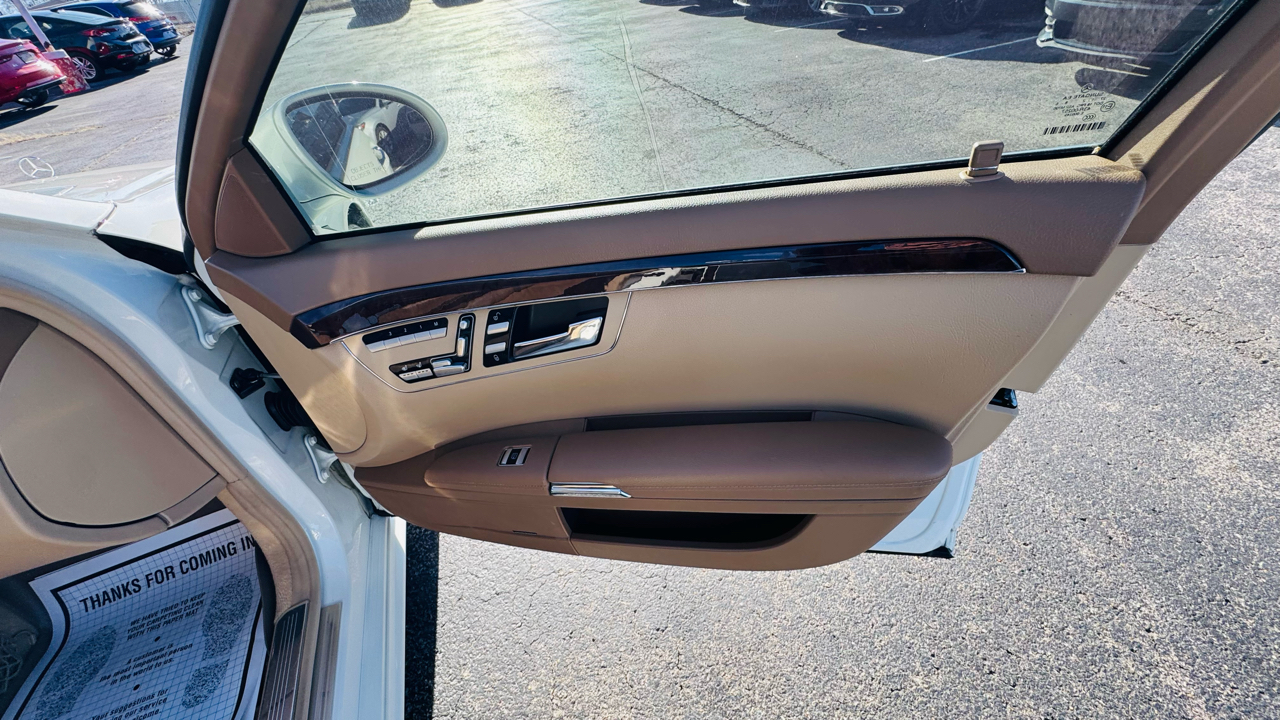 Mercedes-Benz S-Class S550 2007