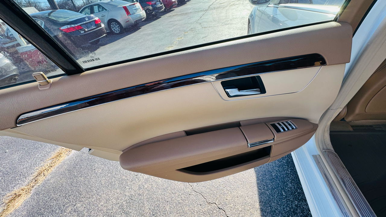 Mercedes-Benz S-Class S550 2007