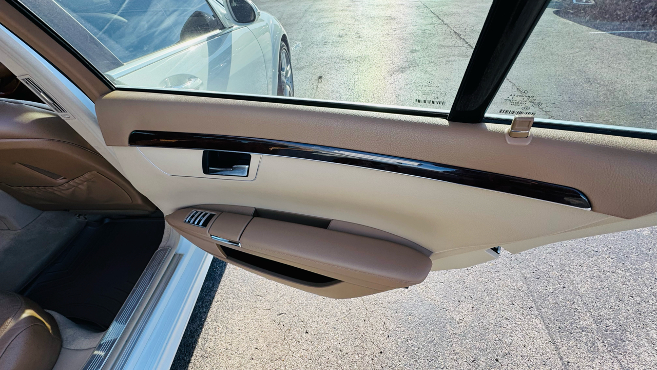 Mercedes-Benz S-Class S550 2007