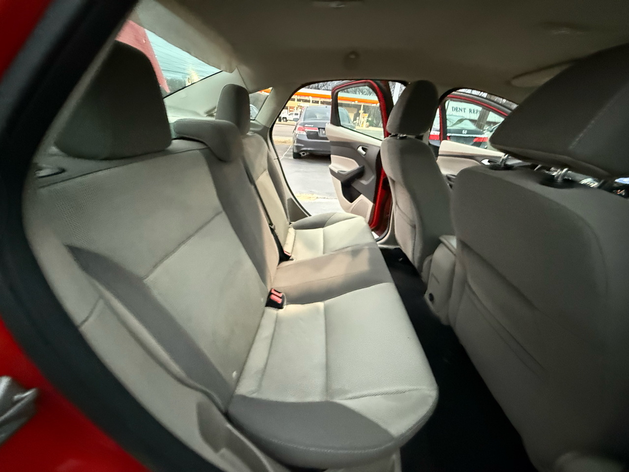 Ford Focus SE Sedan 2014