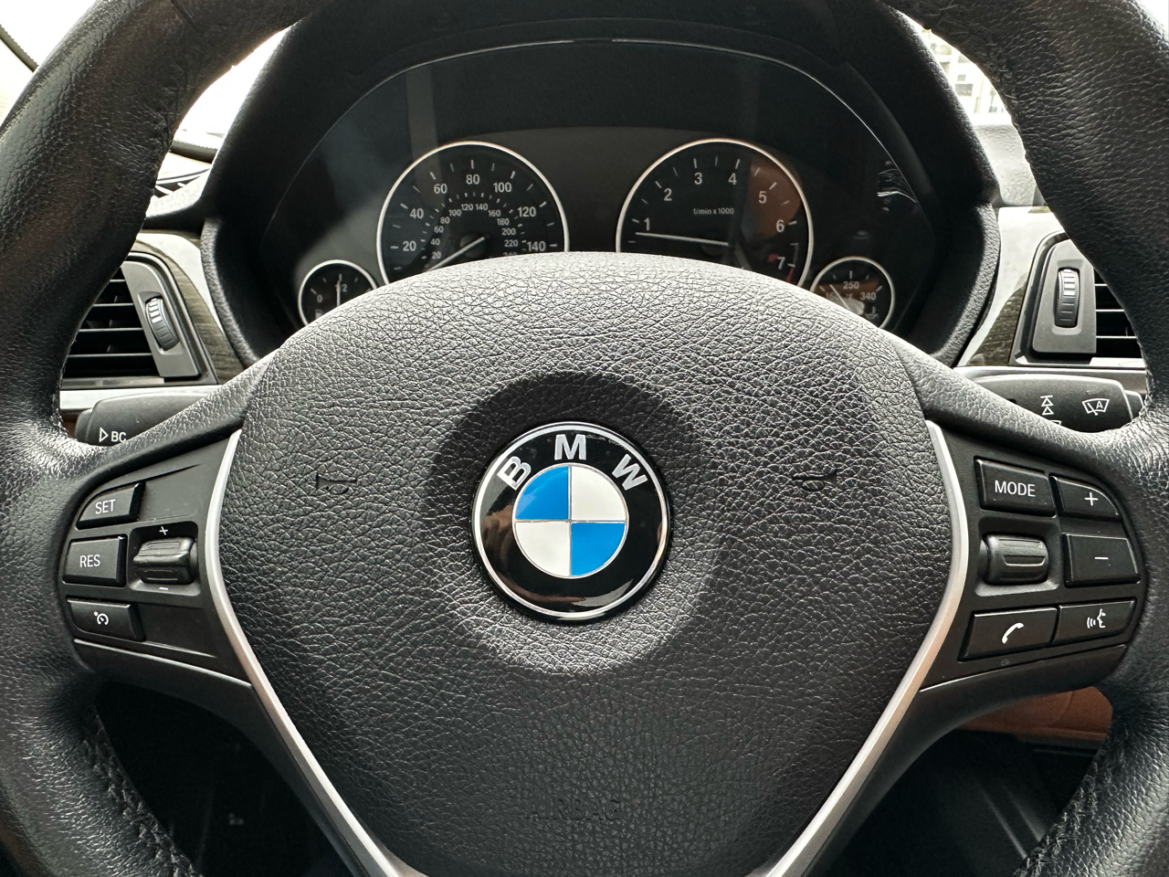 BMW 3-Series 328i xDrive Sedan 2014