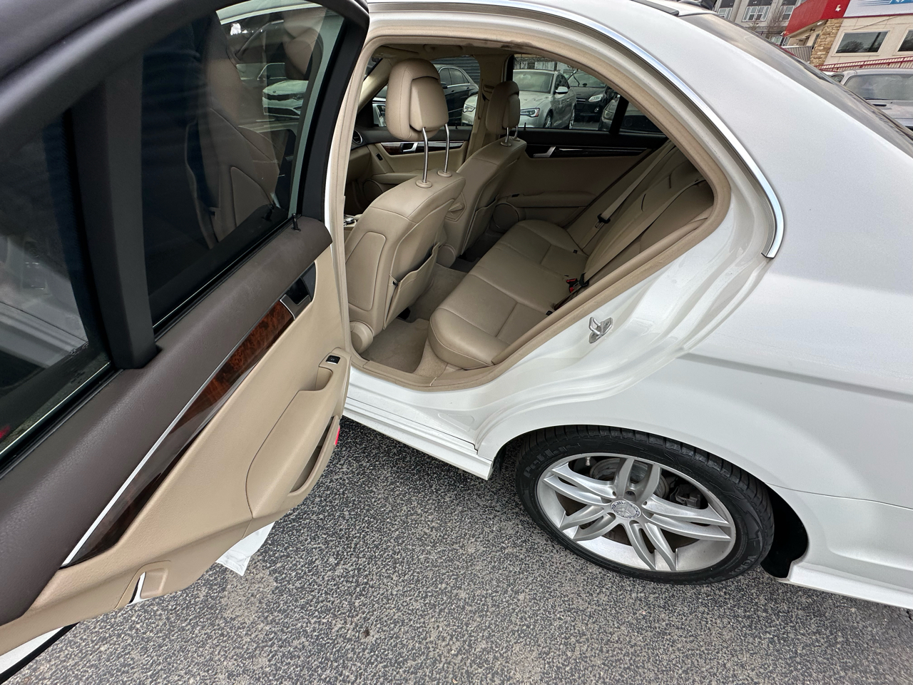 Mercedes-Benz C-Class C250 Luxury Sedan 2014