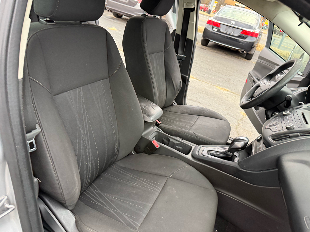 Ford Focus SE Sedan 2016