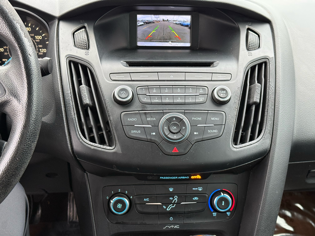 Ford Focus SE Sedan 2016