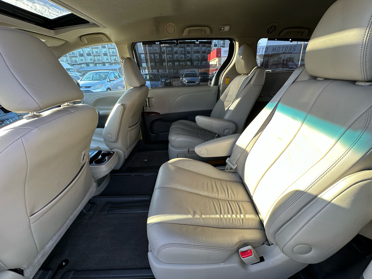 Toyota Sienna Limited AWD 7-Passenger V6 2014