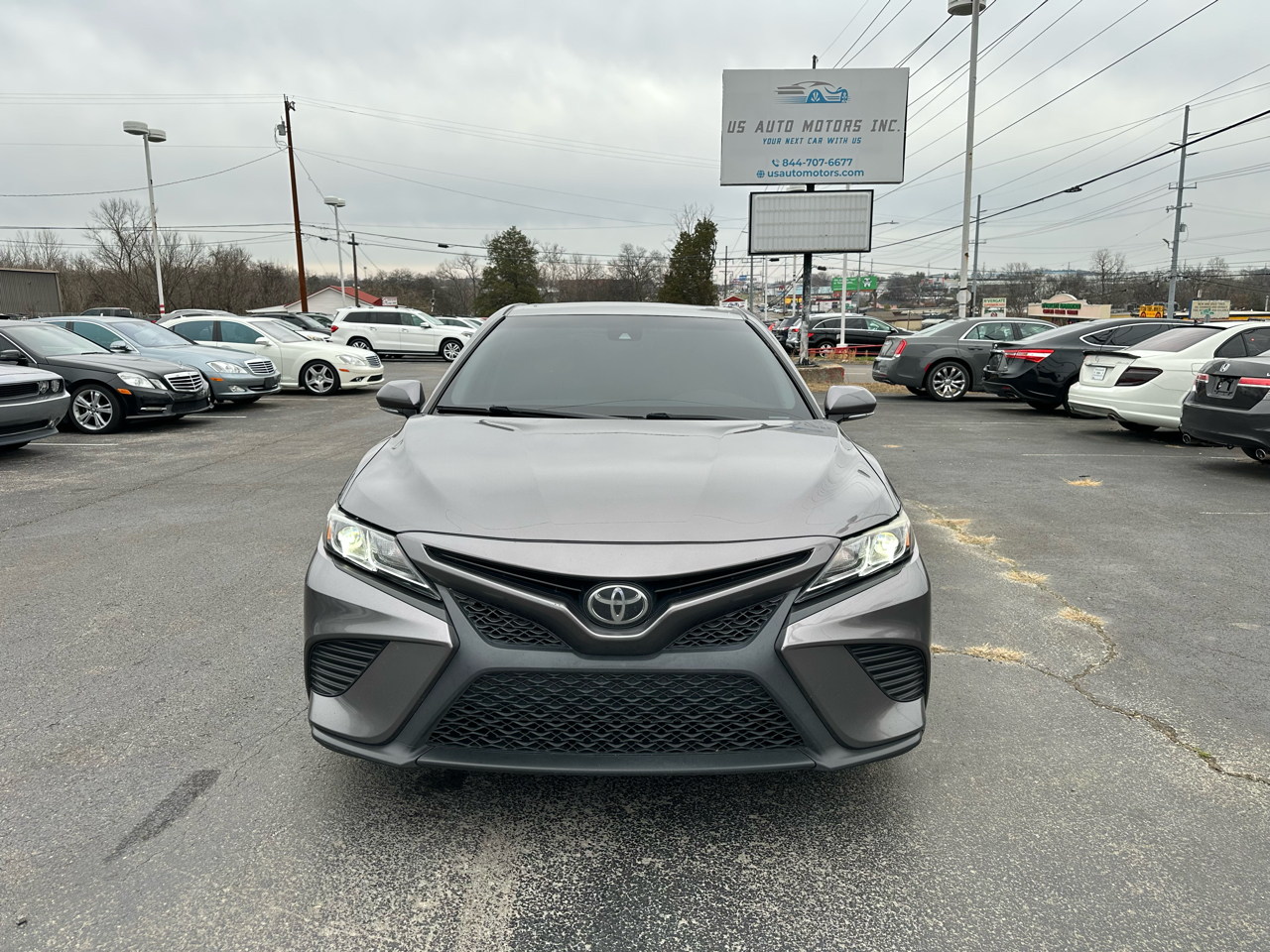 Toyota Camry SE 2020