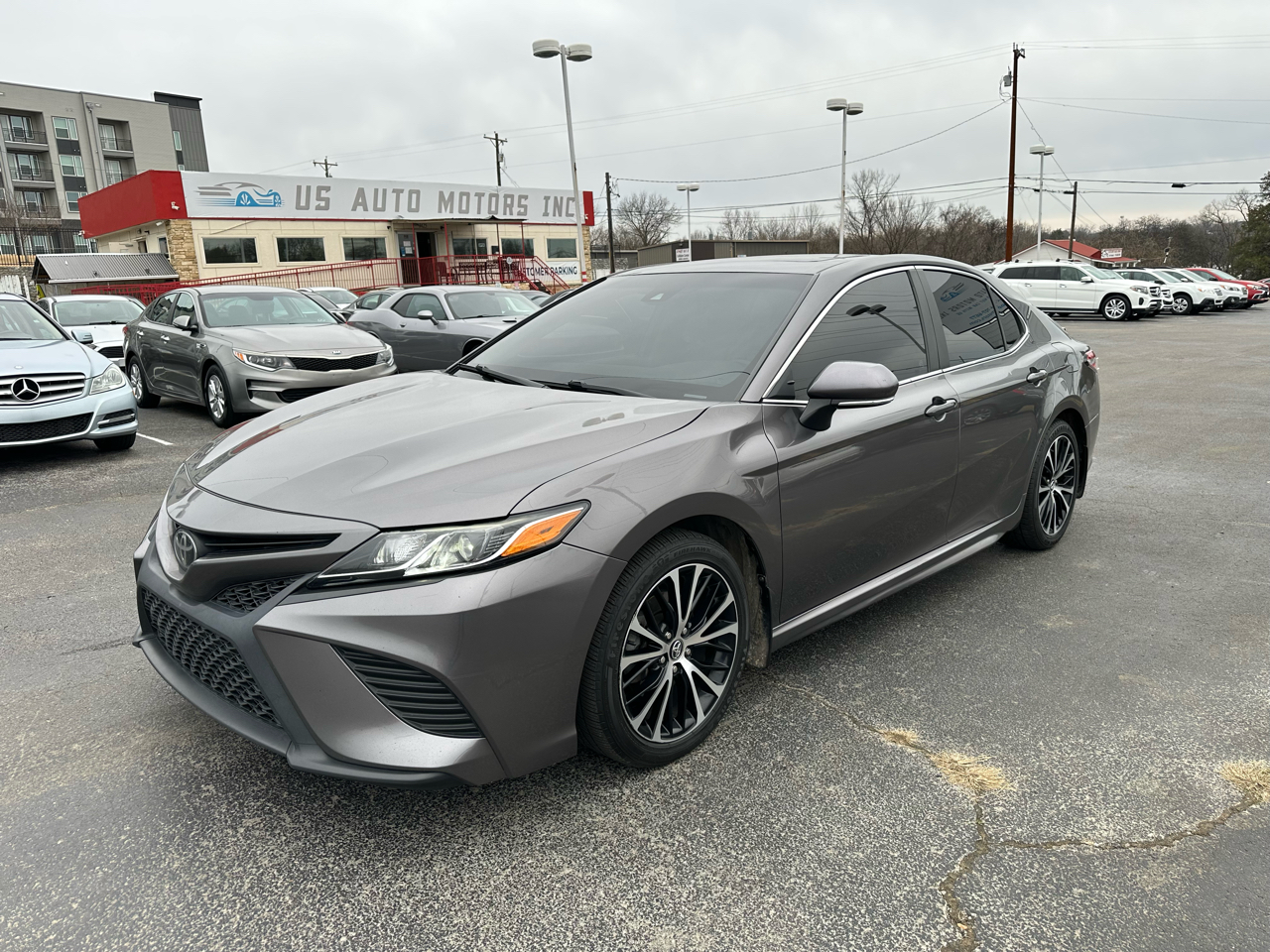 Toyota Camry SE 2020