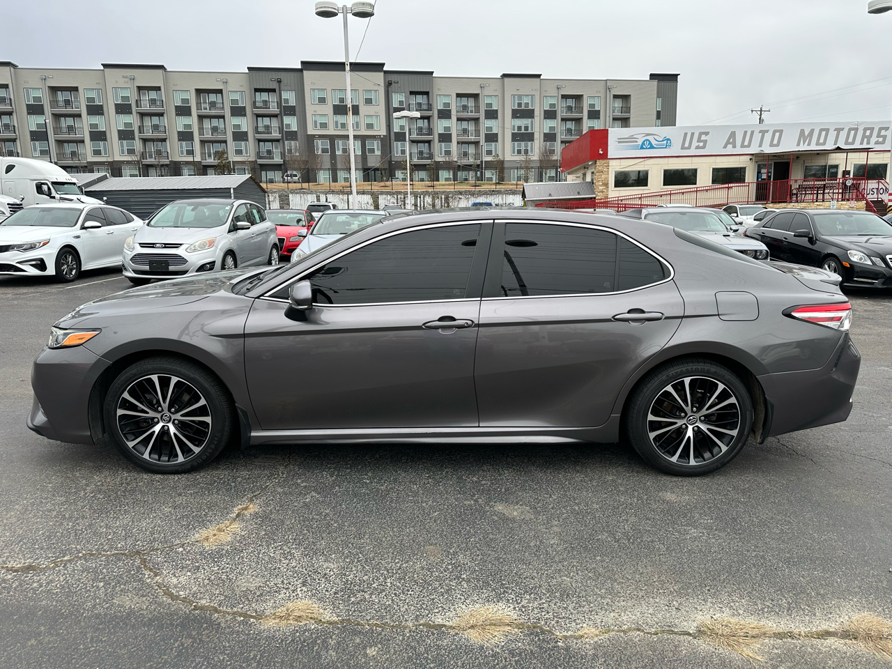 Toyota Camry SE 2020