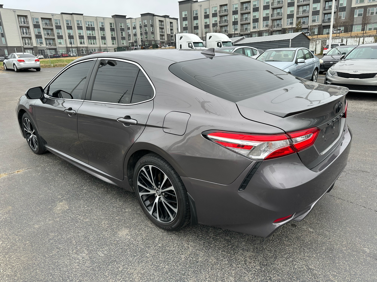 Toyota Camry SE 2020