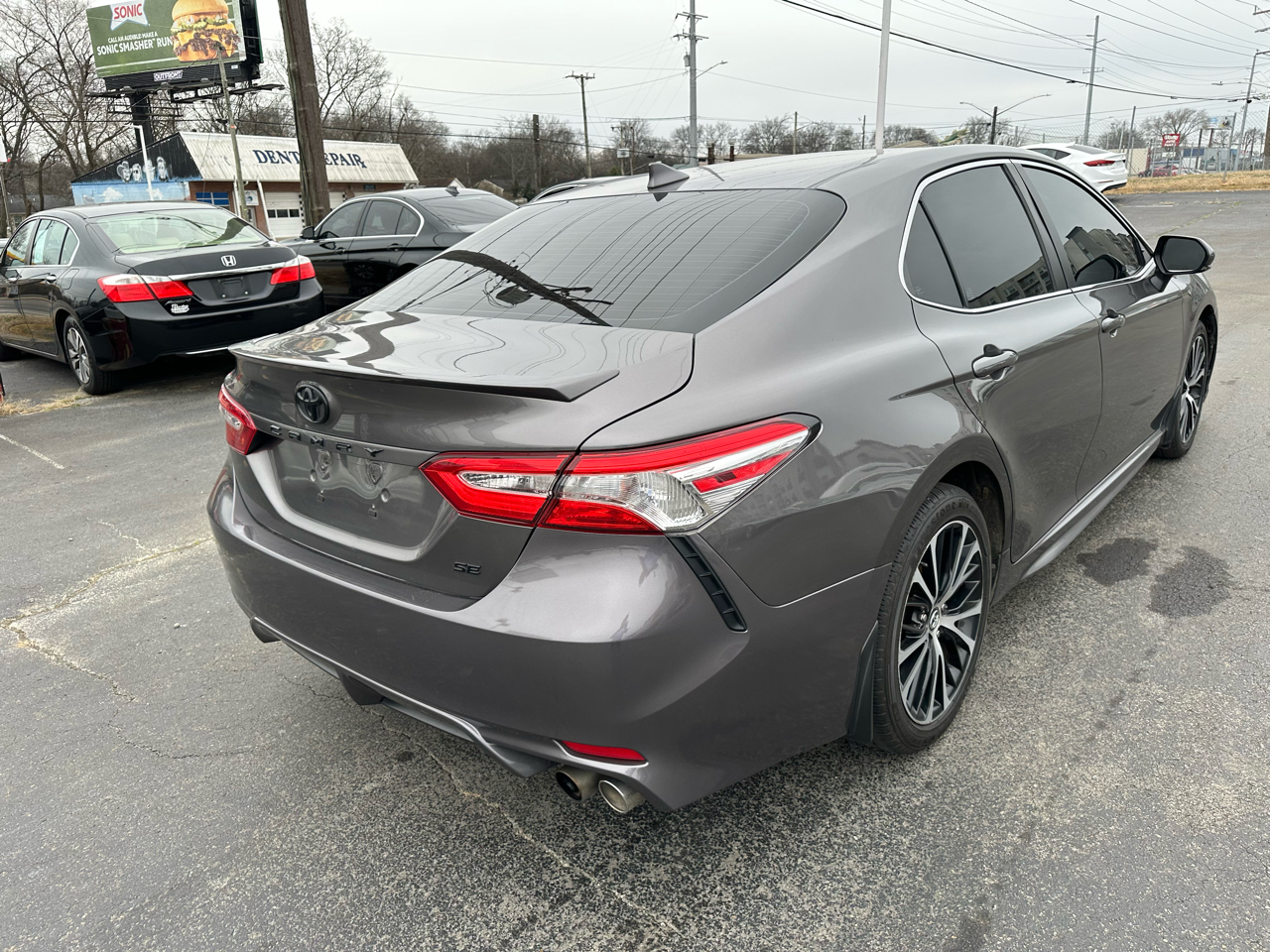 Toyota Camry SE 2020
