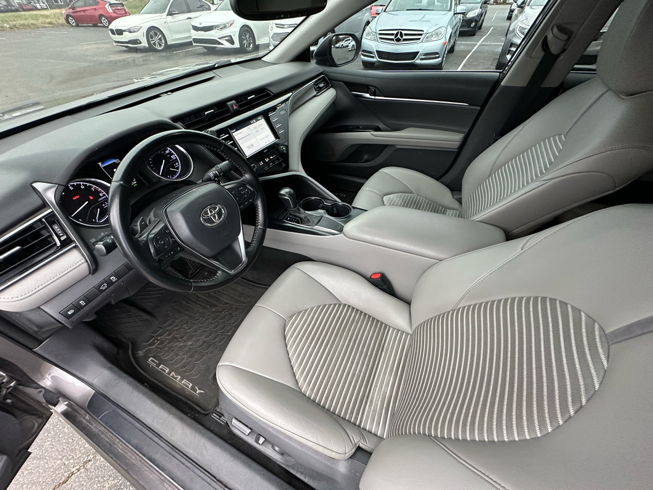 Toyota Camry SE 2020