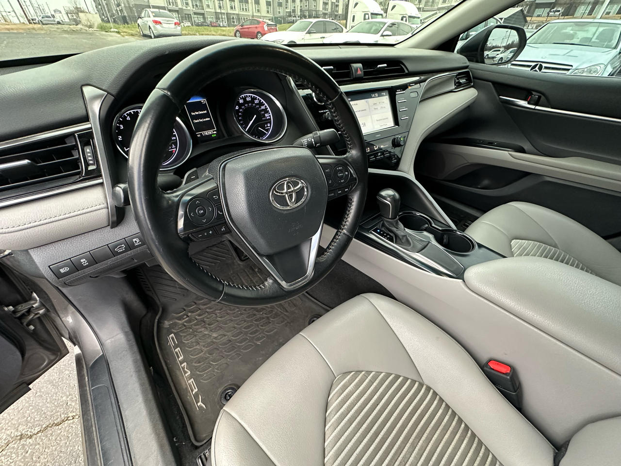 Toyota Camry SE 2020