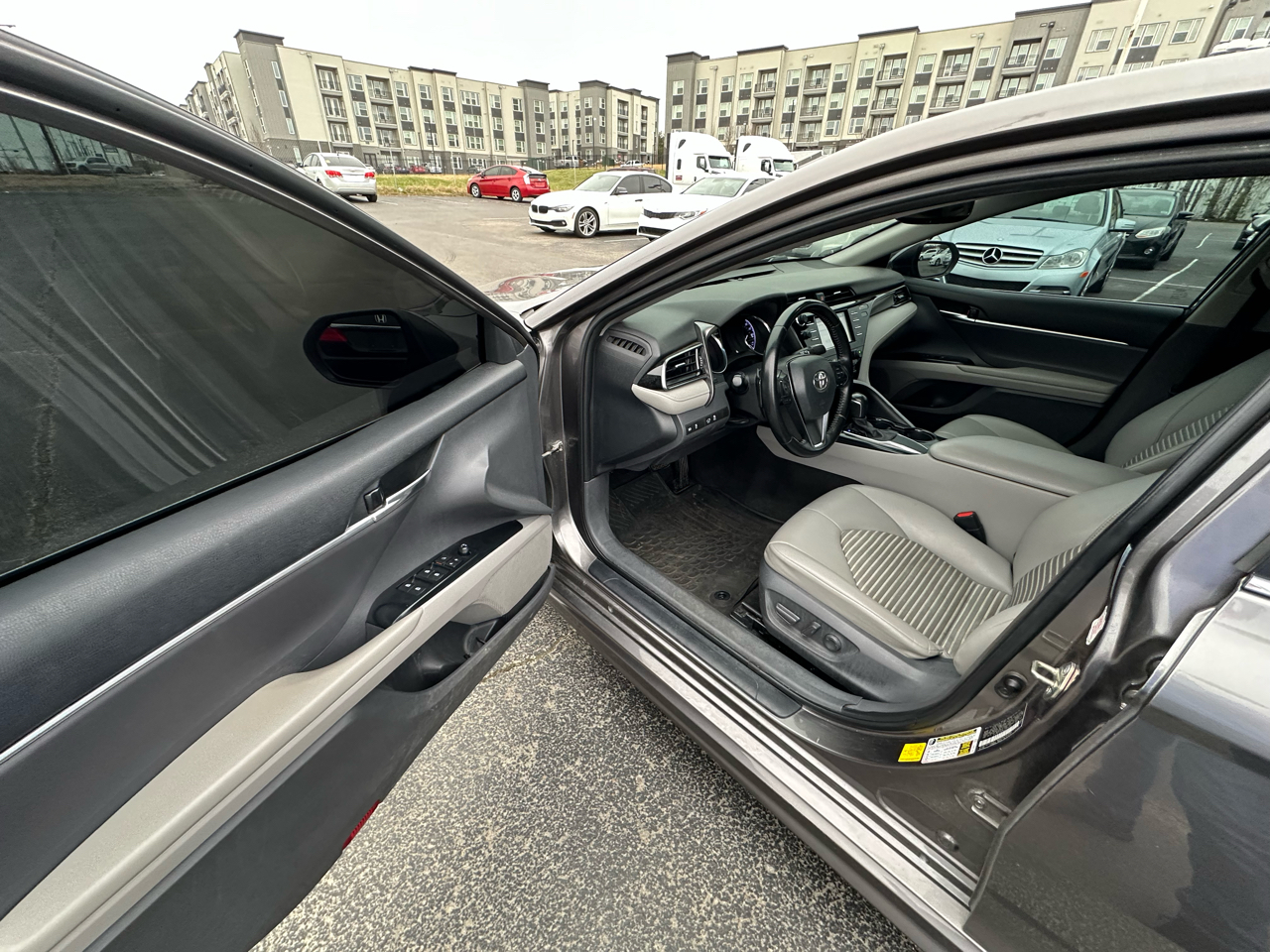 Toyota Camry SE 2020