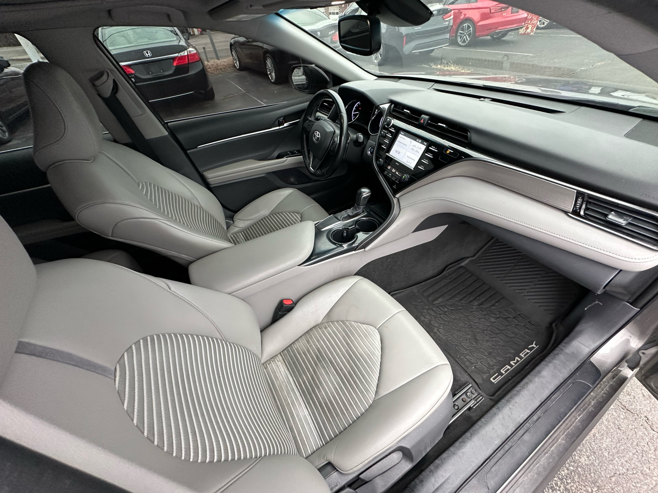 Toyota Camry SE 2020