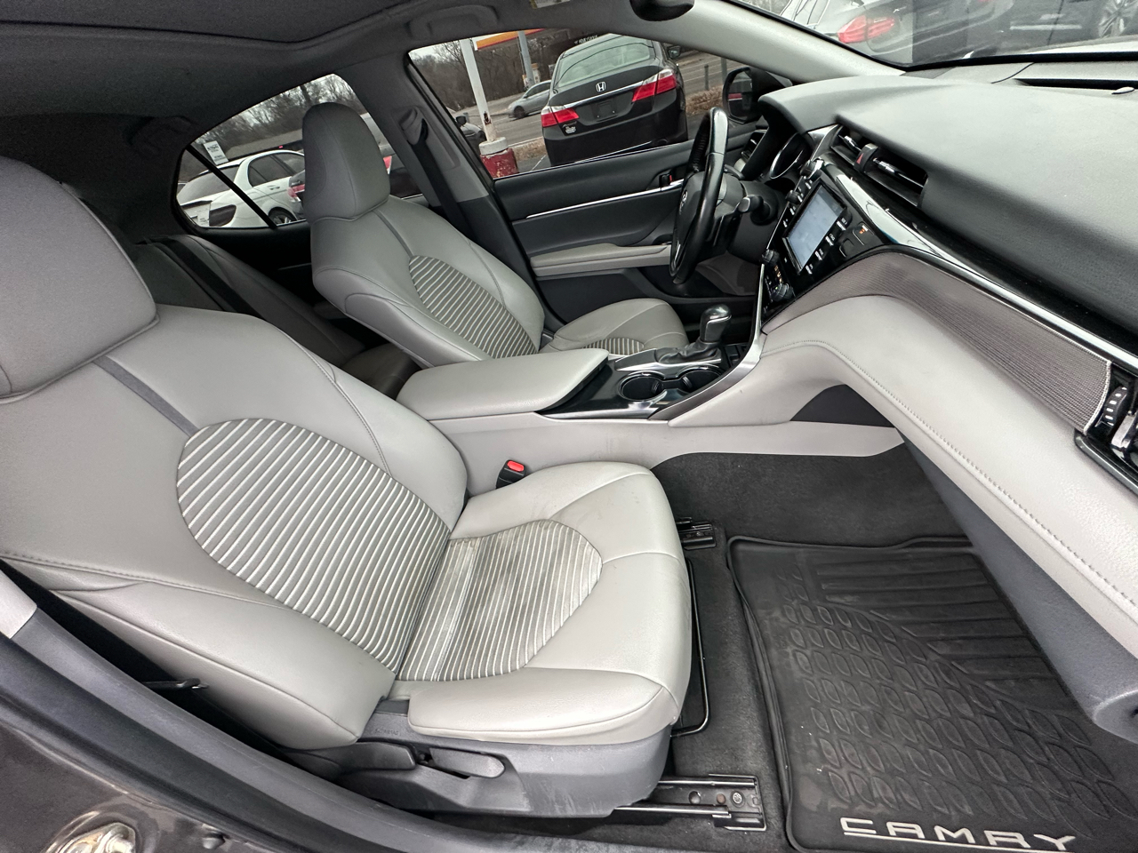 Toyota Camry SE 2020