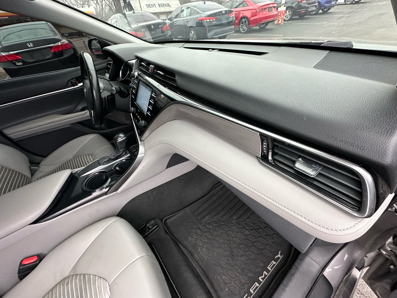 Toyota Camry SE 2020