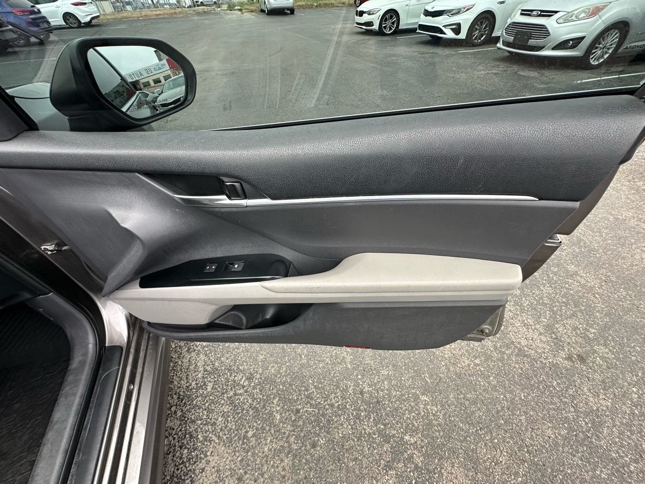 Toyota Camry SE 2020