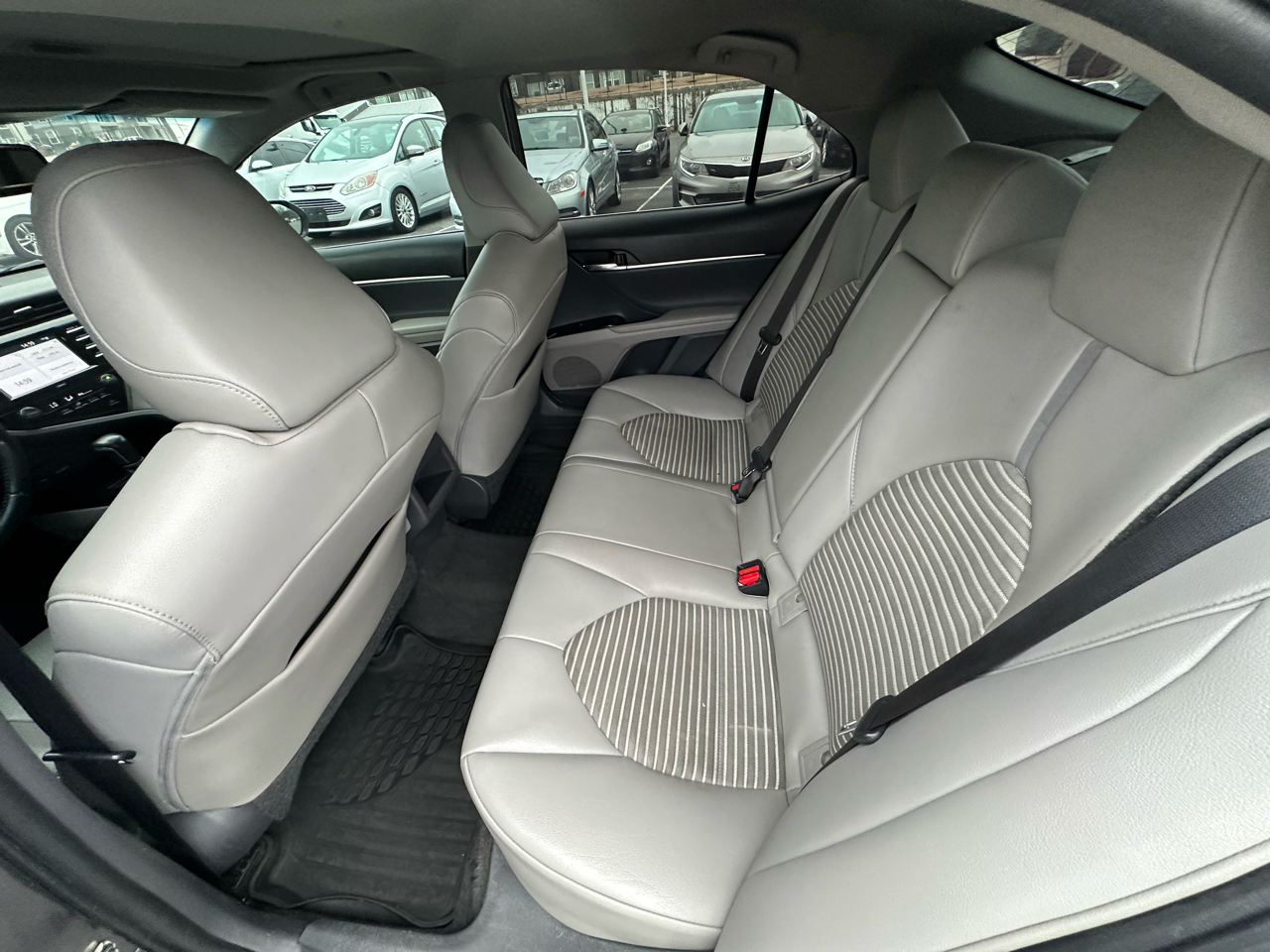 Toyota Camry SE 2020