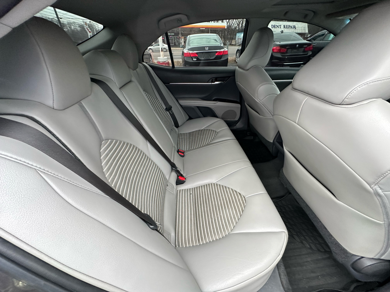 Toyota Camry SE 2020