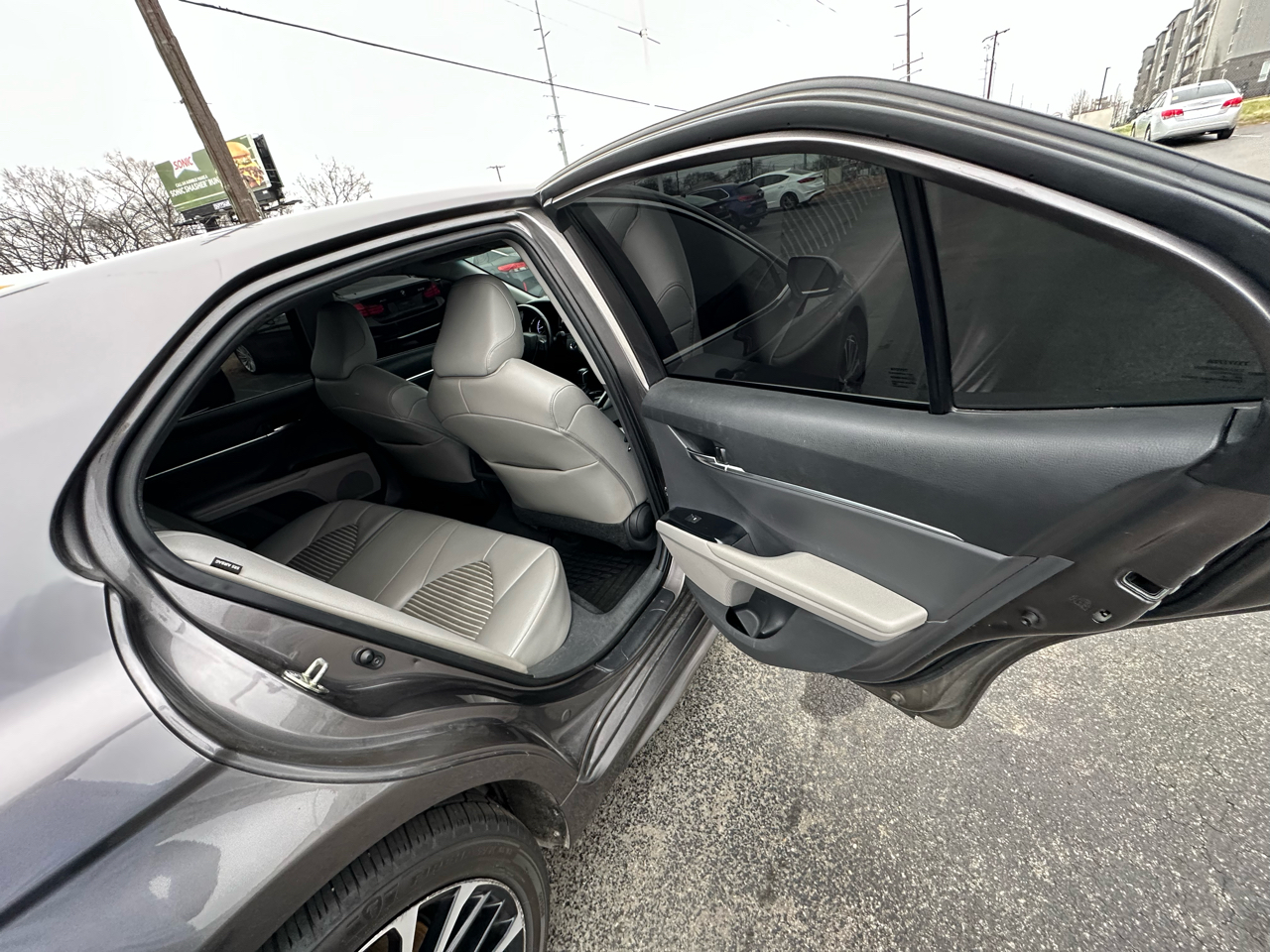 Toyota Camry SE 2020