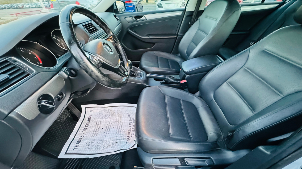 Volkswagen Jetta 1.4T SE 6A 2017