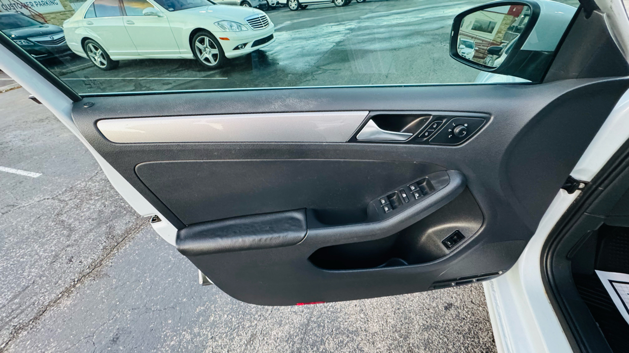 Volkswagen Jetta 1.4T SE 6A 2017