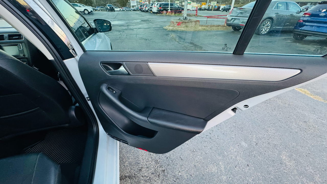 Volkswagen Jetta 1.4T SE 6A 2017