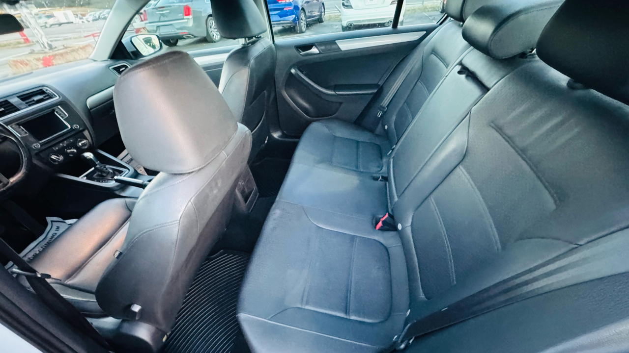 Volkswagen Jetta 1.4T SE 6A 2017